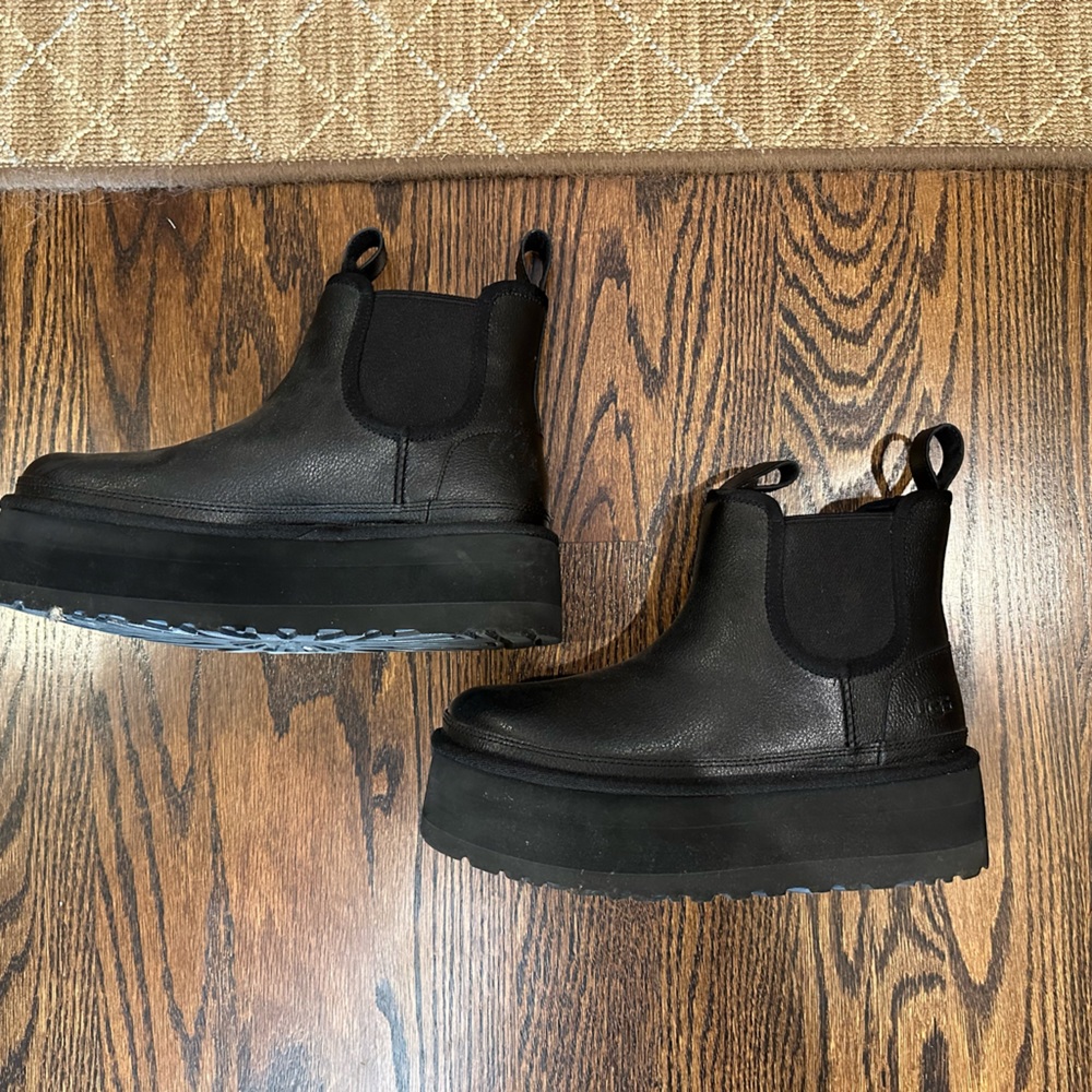 Ugg mini leather platform. Size 8. Worn twice